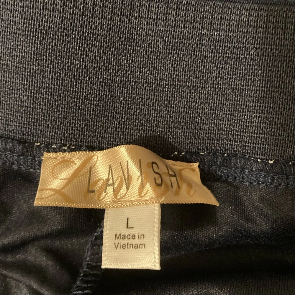 Lavish Blue/White paisley skirt Size Large - Picture 3 of 4